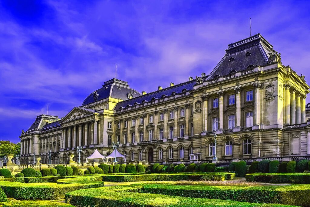 Traveltoer-royal-palace-Brussels-Belgium
