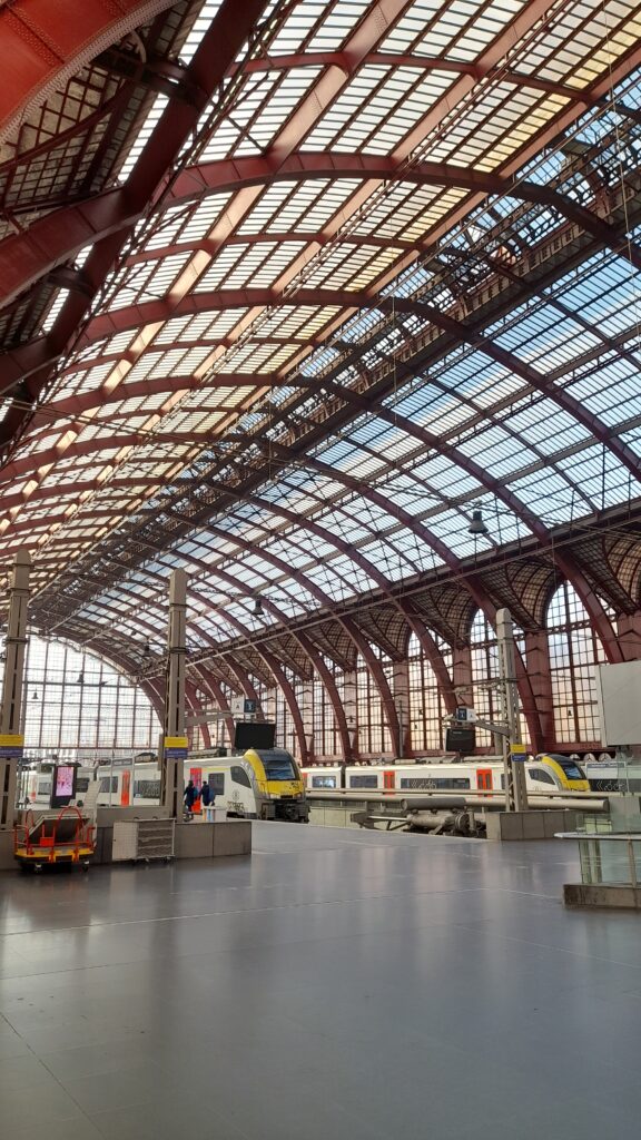 Traveltoer-Central-Station-interior-Antwerp-Belgium