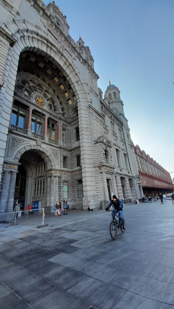 Traveltoer-Central-Station-Antwerp-Belgium-Keyserlei