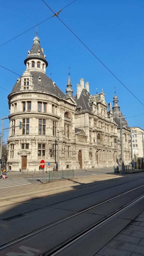 Traveltoer-National-Banc-Antwerp-Belgium