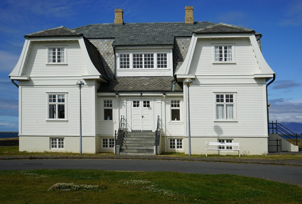 Traveltoer-Hofdi-house-Reykjavik