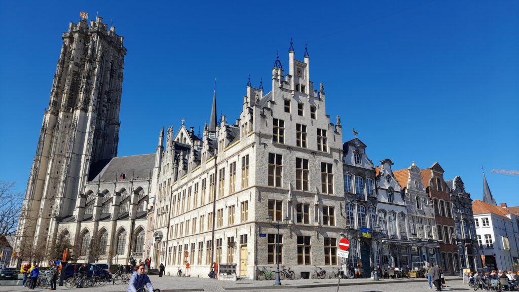 Traveltoer-Mechelen-Sint-Romboutstoren