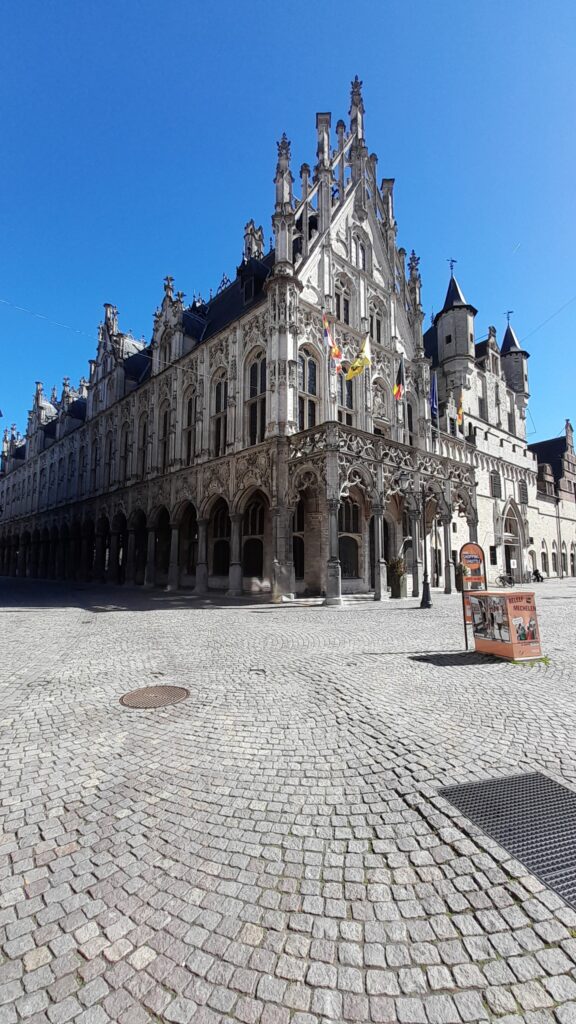 Traveltoer-Mechelen-City-Hall
