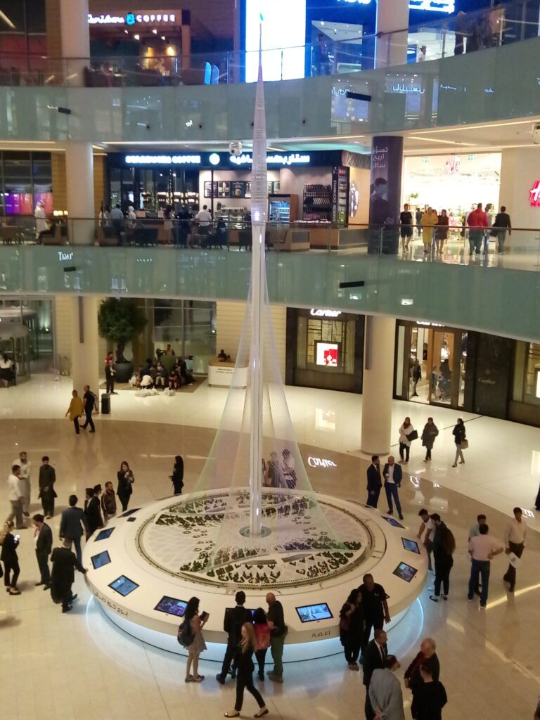 Traveltoer-Dubai-Mall-Dubai's Architectural Marvels and Landmarks.