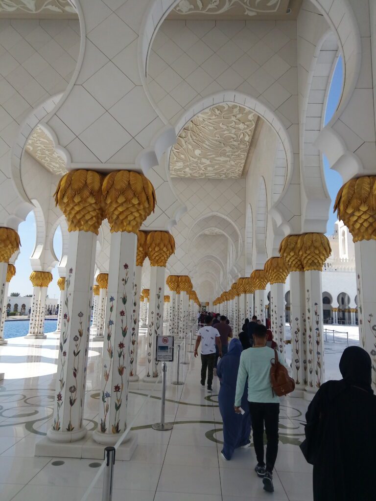 Traveltoer-Sheikh Zayed Grand Mosque