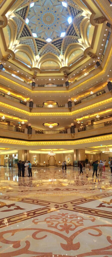 Traveltoer-Emirates Palace in Abu Dhabi