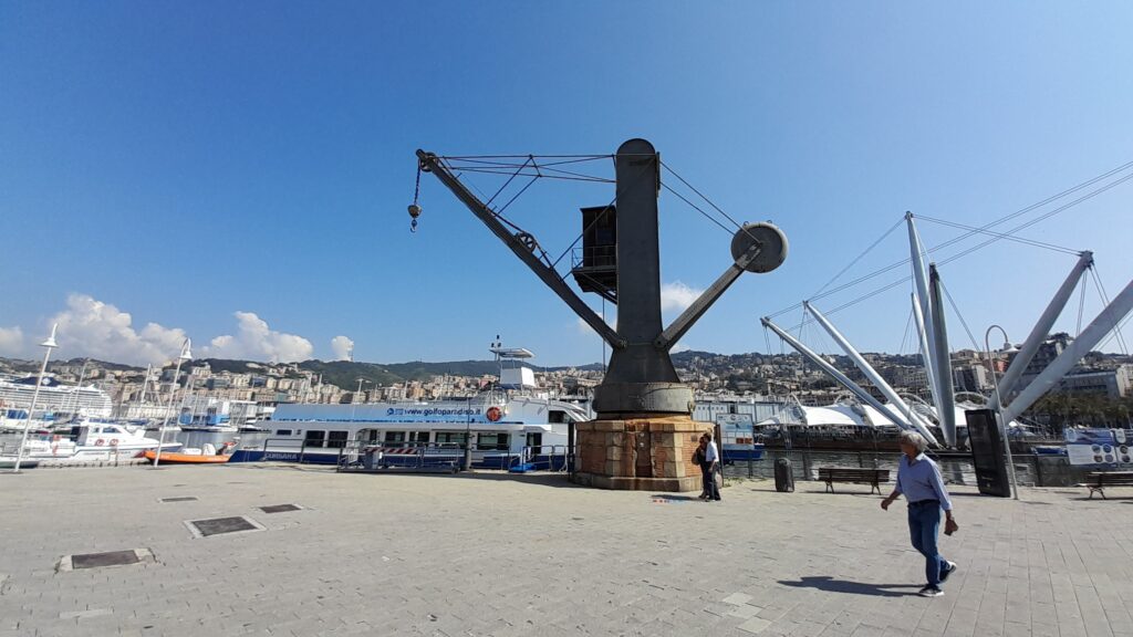 Traveltoer-Exploring Genoa's Historic Port
