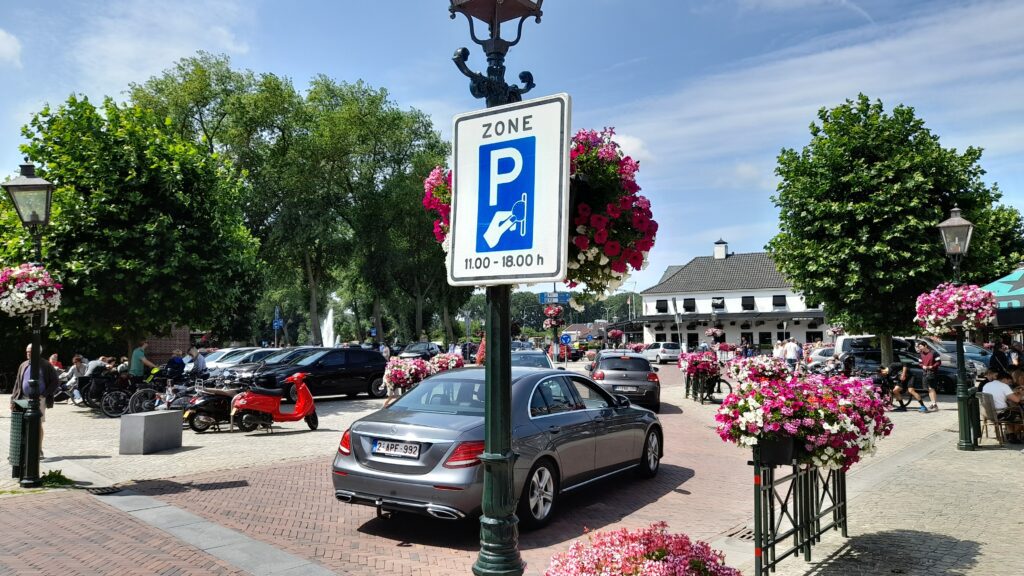 Traveltoer-How and where to park your car in Sluis