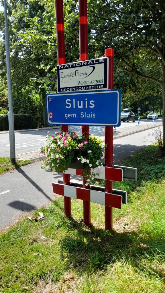 Traveltoer-How and where to park your car in Sluis