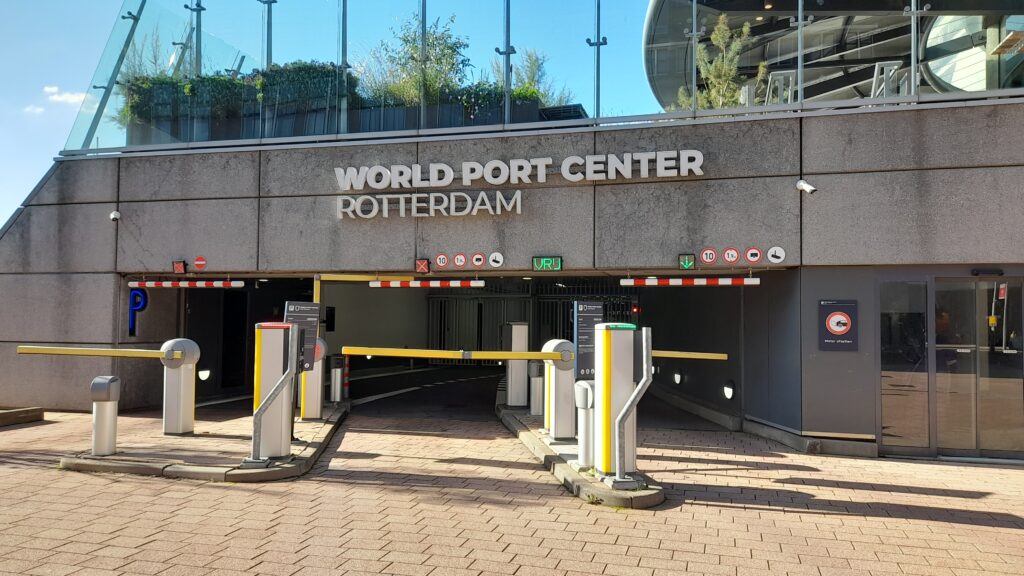 Traveltoer-How and where to park your car in Rotterdam