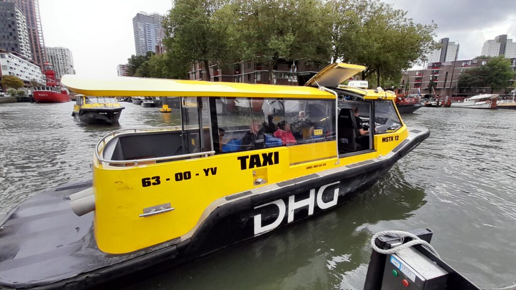 Traveltoer-watertaxi-Things-to-See-and-Do-in-Rotterdam