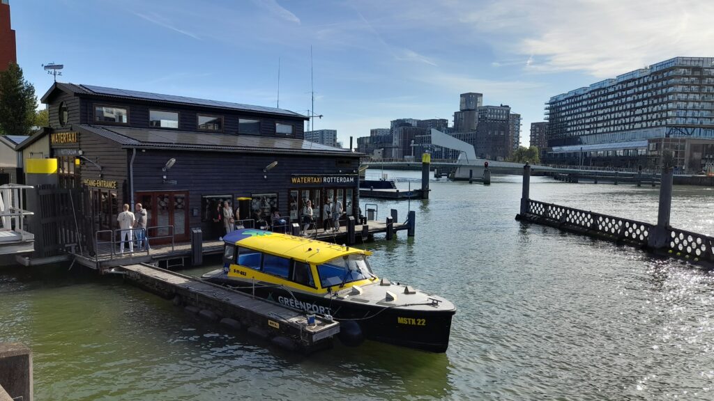 Traveltoer-watertaxi-Things-to-See-and-Do-in-Rotterdam