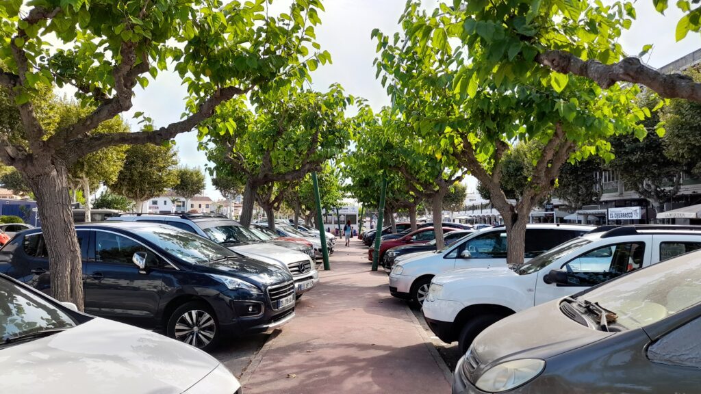 Traveltoer-How and where to park your car in Empuriabrava