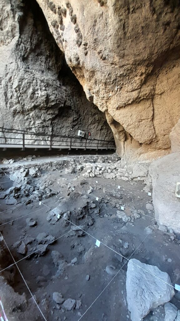 Traveltoer-Areni Cave Unearthing Millennia of History and Discoveries