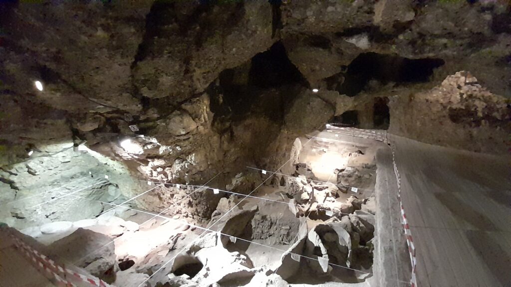 Traveltoer-Areni Cave Unearthing Millennia of History and Discoveries