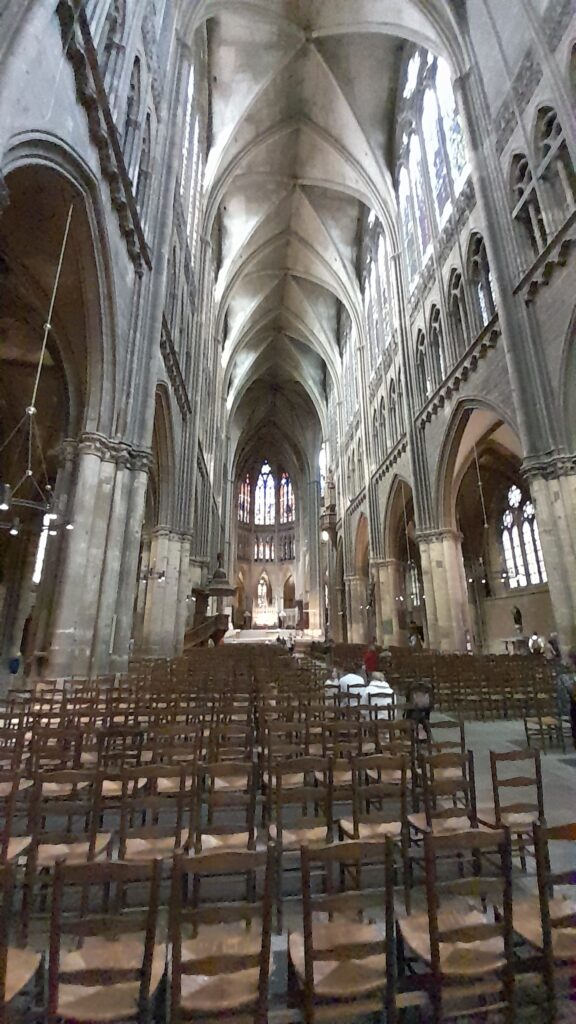 Traveltoer-Things to See and Do in Metz. Cathedrale Saint Etienne