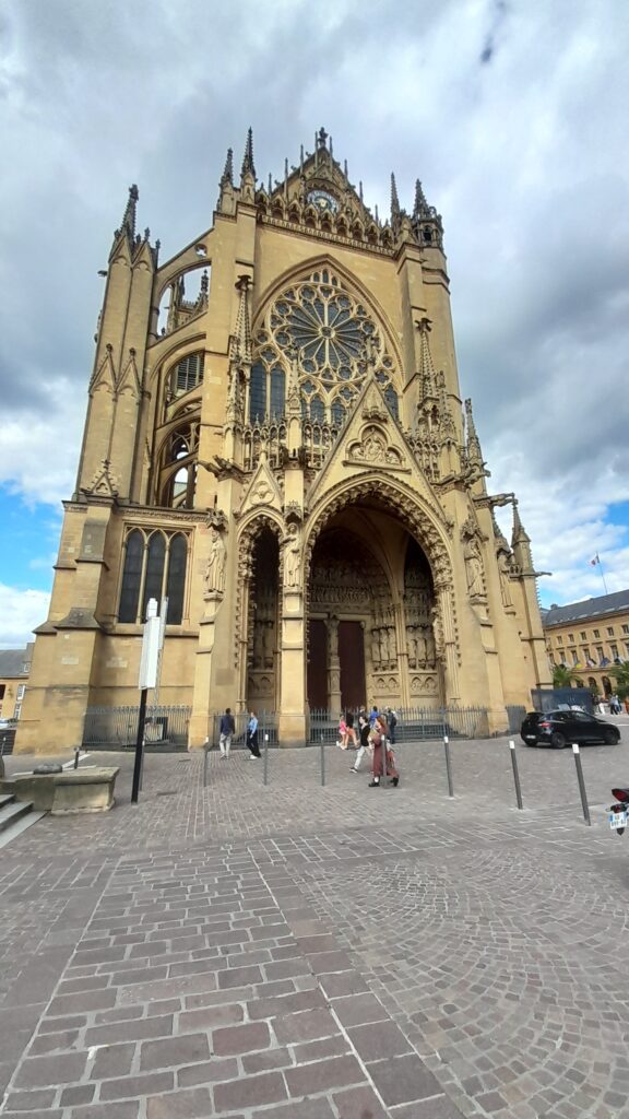 Traveltoer-Things to See and Do in Metz. Cathedrale Saint Etienne