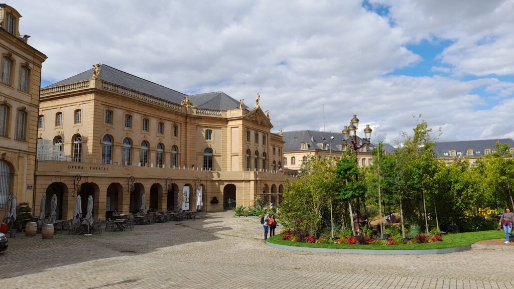 Traveltoer-Things to See and Do in Metz. Place de la Comédie