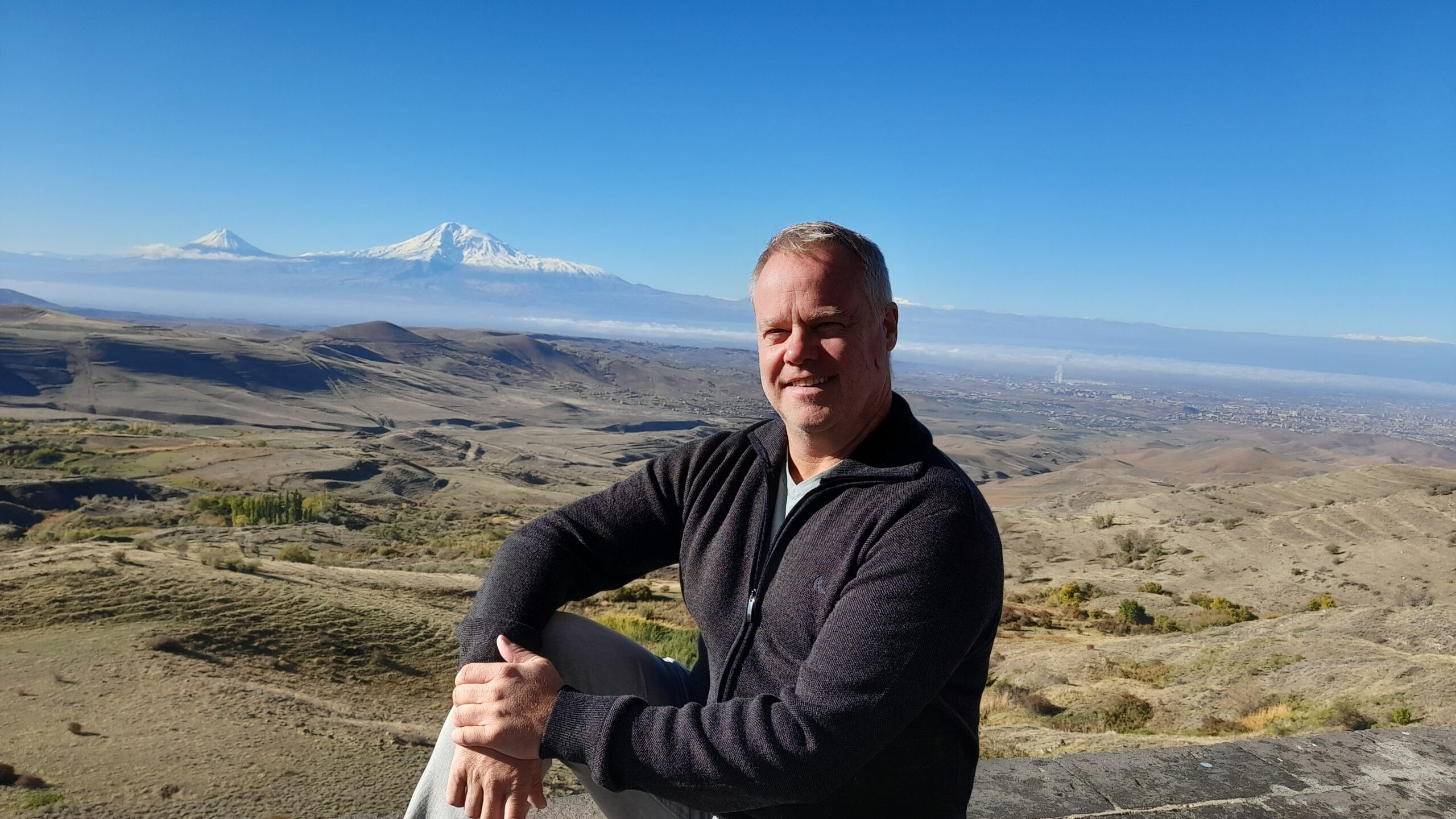 Traveltoer-Johnny-at-Mount-Ararat-in-Armenia