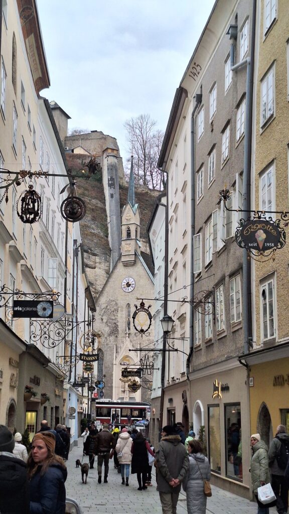 Traveltoer-Things-to-see-and-do-in-Salzburg-Getreidegasse
