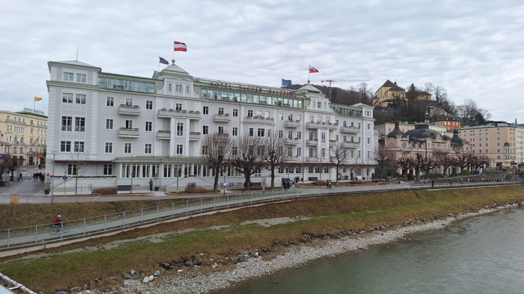 Traveltoer-Things to see and do in Salzburg-Stroll along the Salzach River